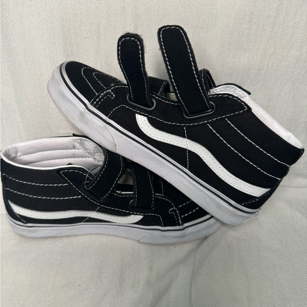 VANS Kids Boy's size US 3.0. Sk8-Mid Reissue V Sneaker black NEW No tag/box